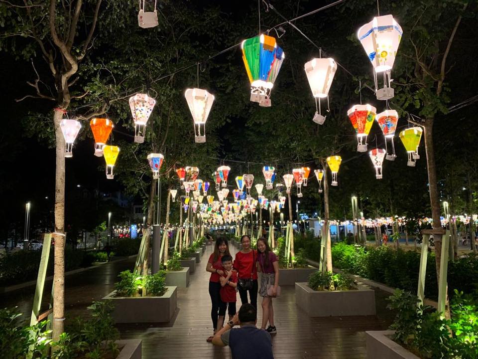 Pretty mini paper hot air balloons are up at Sia Boey Urban Archaeological Park