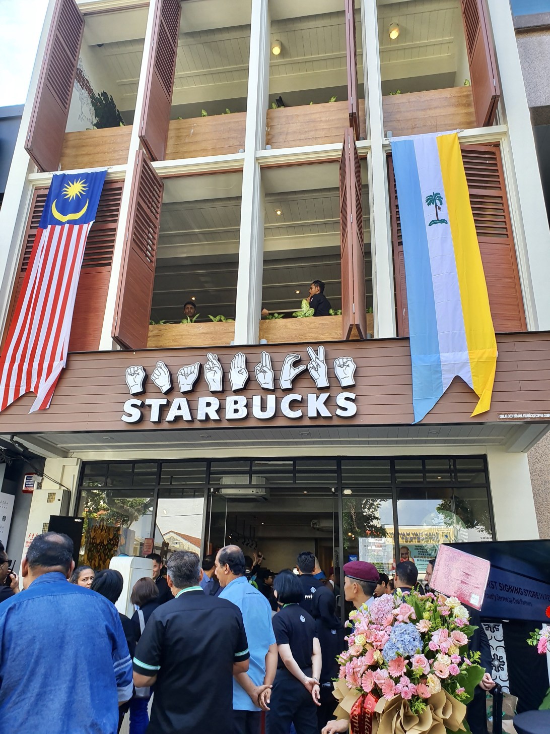 Starbucks’ First Signing Store In Penang